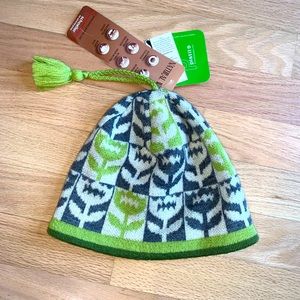 Pistil hat with tulip pattern